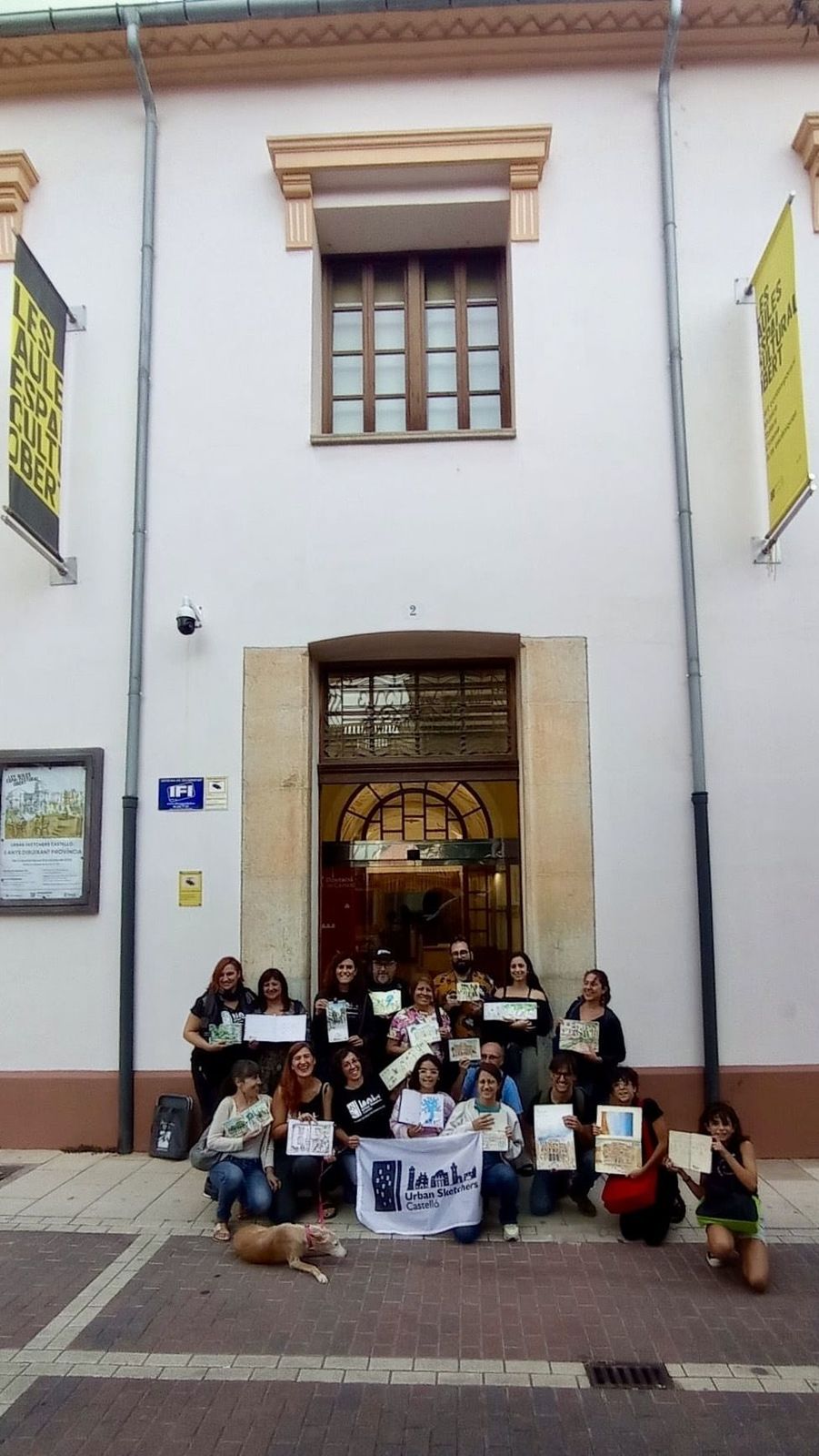 Foto número 1 de la galería "Urban Sketchers dibuja Les Aules"