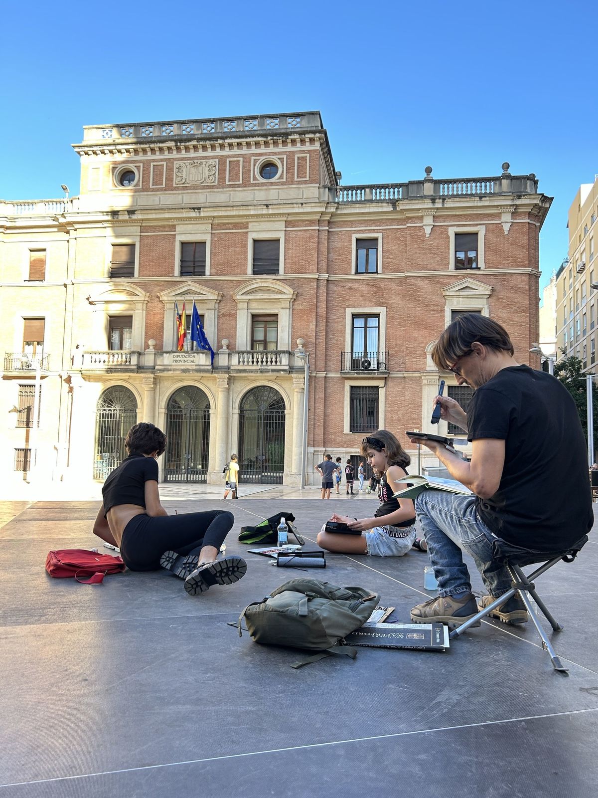 Foto número 8 de la galería "Urban Sketchers dibuja Les Aules"