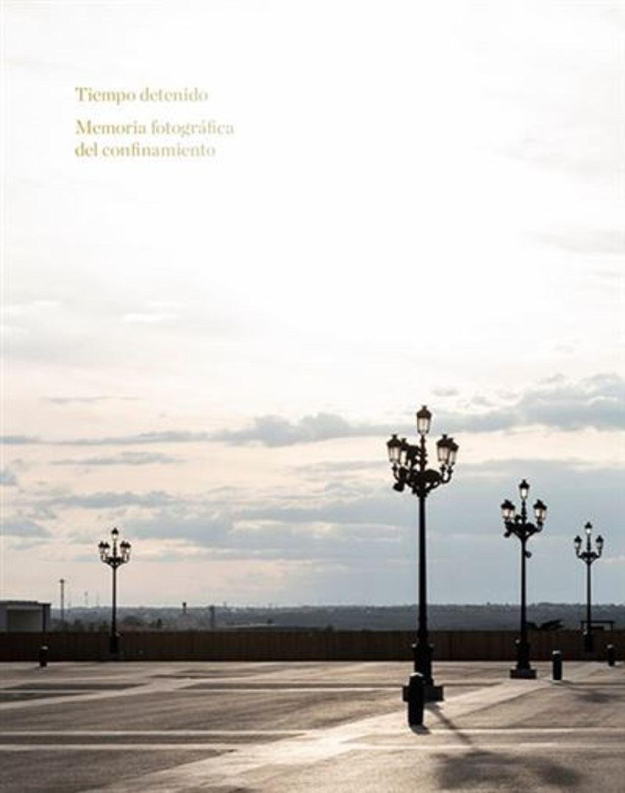 Foto número 1 de la galeria "'L'any del desconcert', per Photobook Club Castelló"